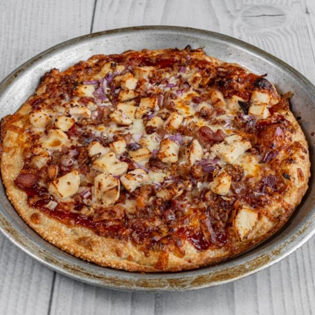 12" Johnny Boy’S Bbq Chicken Pizza.